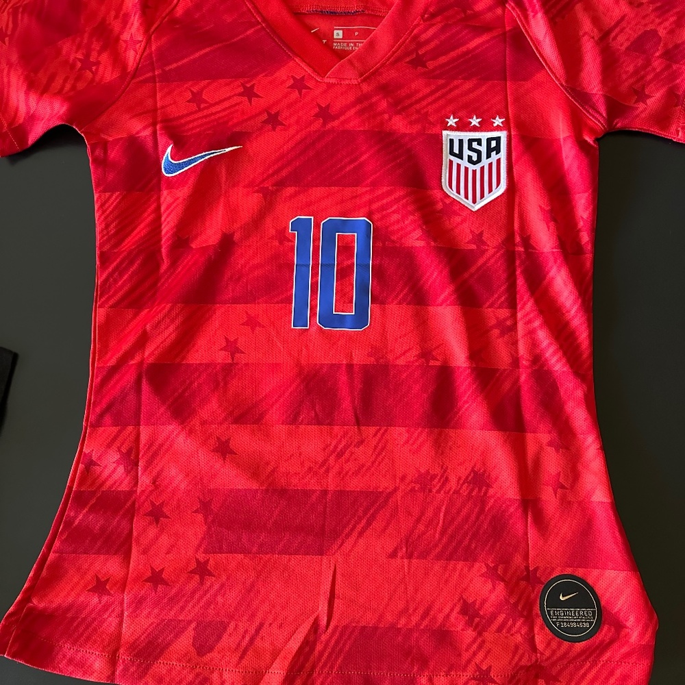 Small Nike USA Lloyd soccer jersey NWT
